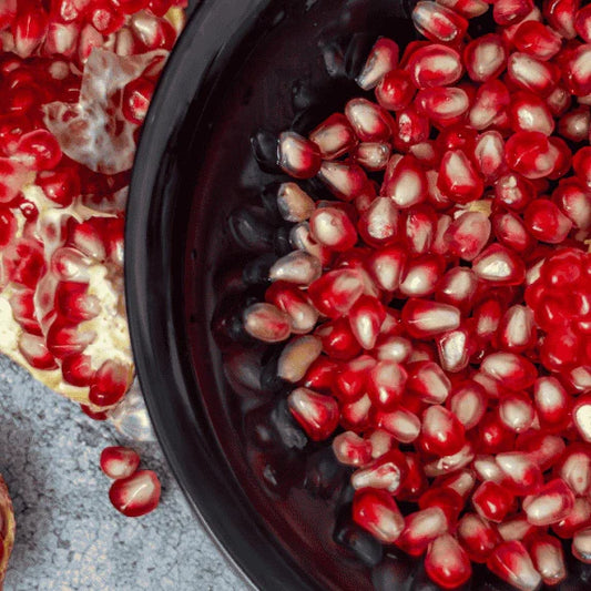 اكتشفي الفوائد المذهلة للرمان لبشرة نضرة وشعر صحي مع نصائح لوفانا